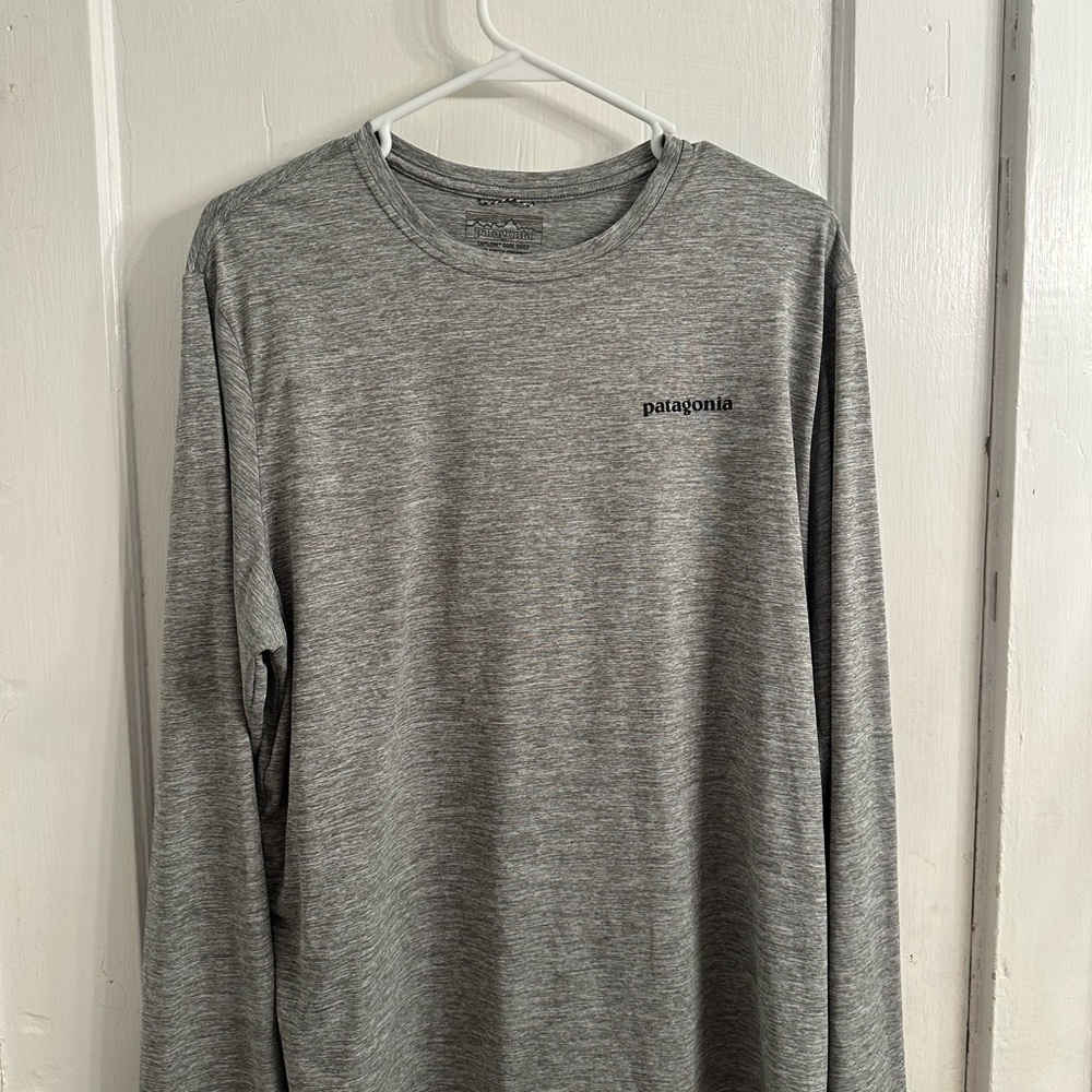 Patagonia Men's Capilene Gray Long Sleeve Shirt base layer